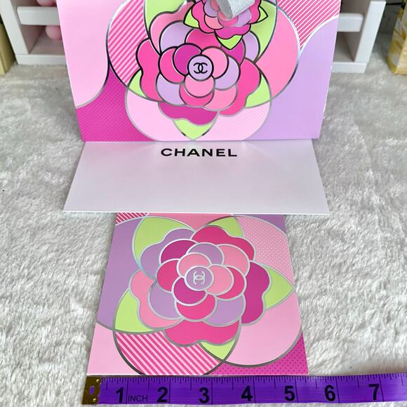 CHANEL Mother’s Day gift package and card set - Picture 11 of 11